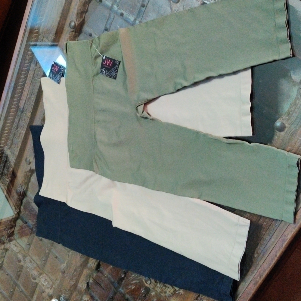 New 3 pair new knee length leggings sz L/XL exercise, yoga, bike shorts